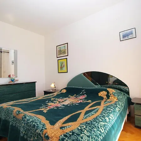 Apartment Fuer 8 Personen Ca 100 Qm In Peruski, Istrien Bucht Von Rasa *